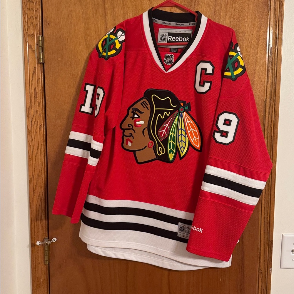 Jonathan Toews Blackhawks Hockey Jersey -like new